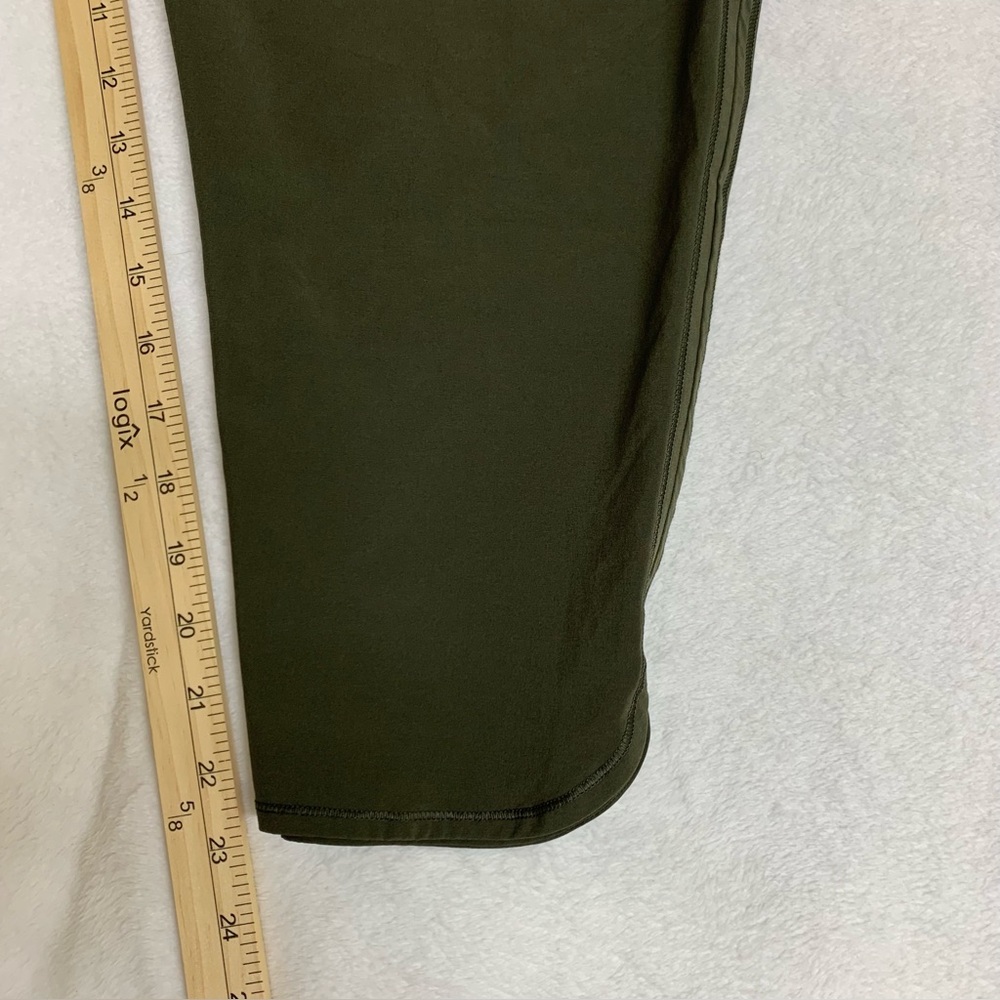 Lululemon Women’s Keep it Classic Crop Green Pants 23” Size 12 Mid Rise - Picture 13 of 13